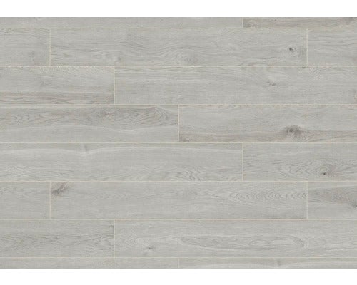 Verlegte, helle Holzbodenfliesen für den Innenbereich.