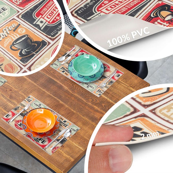 Platzset aus 100 Prozent PVC mit Vintage-Kaffee-Motiven, 2 Millimeter dick, Set auf einem Holztisch mit bunten Schüsseln und Besteck.