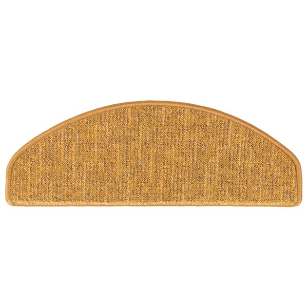 Treppenstufenmatten auf einer Holztreppe für mehr Halt und Sicherheit.