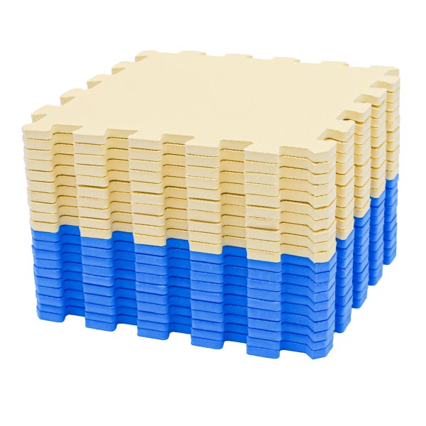 Stapel ineinandergreifender Schaumstoff-Puzzlematten in Blau und Beige.