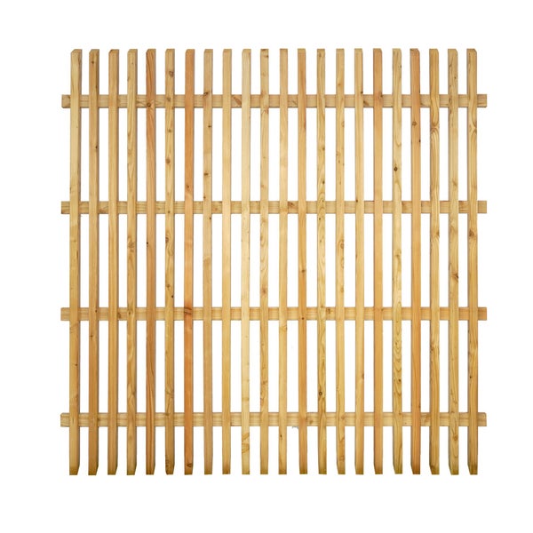 Holzzaun im Garten vor einem Wohnhaus