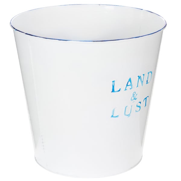 Weißer Zinkeimer mit blauem Rand und der Aufschrift Land und Lust.