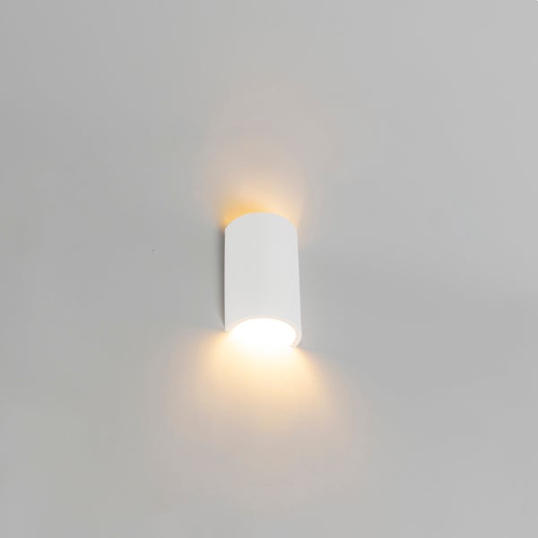 Weiße zylinderförmige Wandleuchte