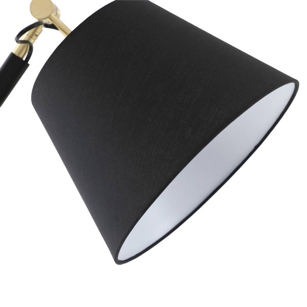 Nahaufnahme einer schwarzen Stofflampenschirm mit weißer Innenseite