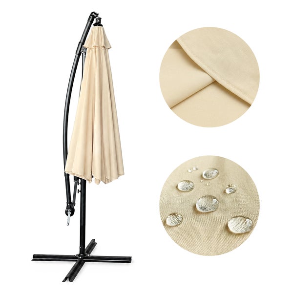 Geschlossener Ampelschirm in Beige mit Metallgestell und Detailansicht des wasserabweisenden Stoffes.