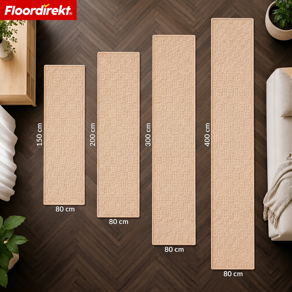 Floordirekt Logo. Vier Teppichläufer mit Webmuster auf Holzboden im Fischgrätmuster. Längen 150, 200, 300 und 400 Zentimeter bei 80 Zentimeter Breite.
