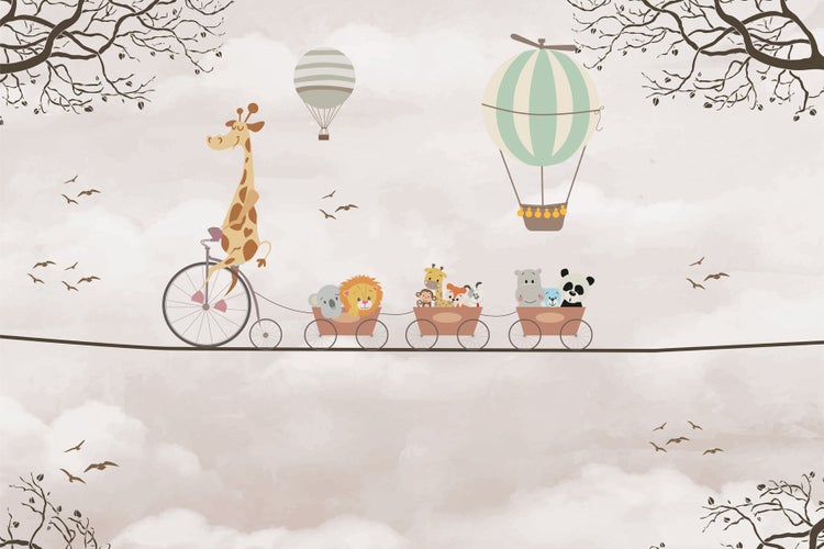 Wandbild mit Giraffe auf einem Fahrrad, die Wagen mit verschiedenen Tieren zieht, Heißluftballons im Hintergrund.