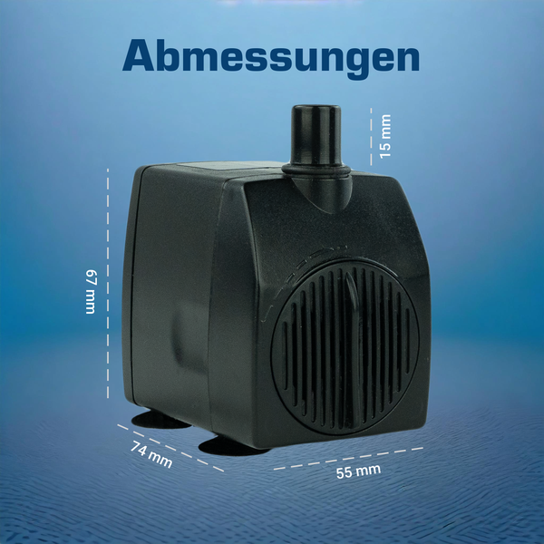 Schwarze Wasserpumpe aus Kunststoff mit Abmessungen: Länge 74 Millimeter, Breite 55 Millimeter, Höhe 67 Millimeter und Auslass 15 Millimeter.
