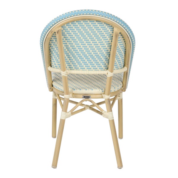 Bistrostuhl aus Aluminium in Rattan-Optik mit blau-weißem Geflecht aus Kunststoff in der Rückansicht.
