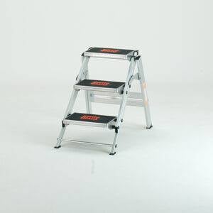 Dreistufige Aluminium-Trittleiter von Little Giant mit rutschfesten Stufen.