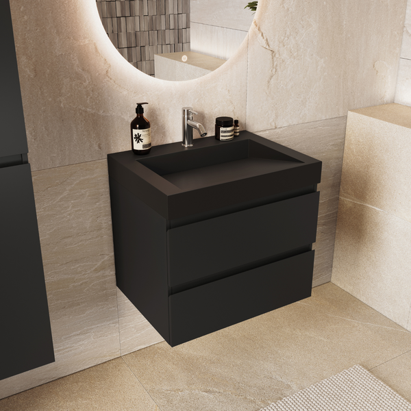 Modernes Badezimmer mit Waschtisch, hohem Schrank, rundem beleuchtetem Spiegel und hellen Fliesen für ein stimmungsvolles Ambiente.