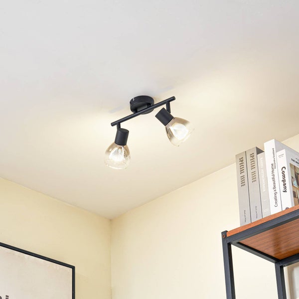 Deckenleuchte mit zwei Strahlern und Lampenschirmen aus Glas