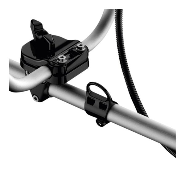 Detailaufnahme von Bedienelementen und Kabel einer Motorsense