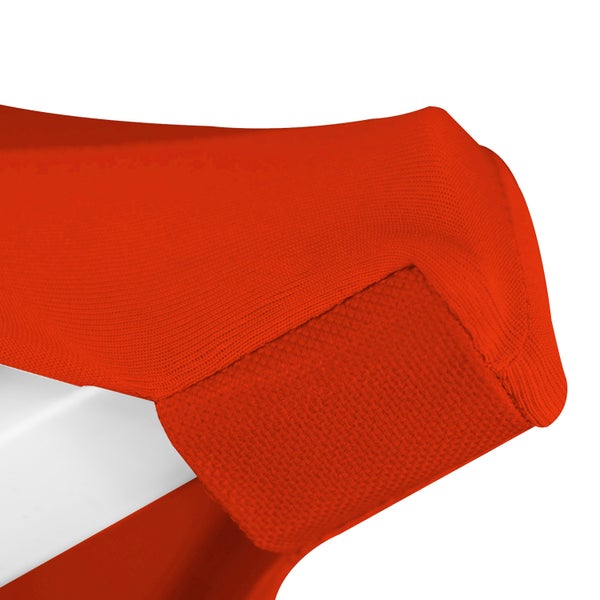 Detailansicht eines orangefarbenen Stoffbezugs