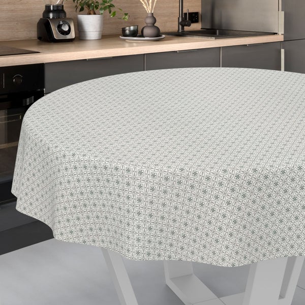 Runde Tischdecke mit geometrischem Blumenmuster in einer hellen, modernen Küche.