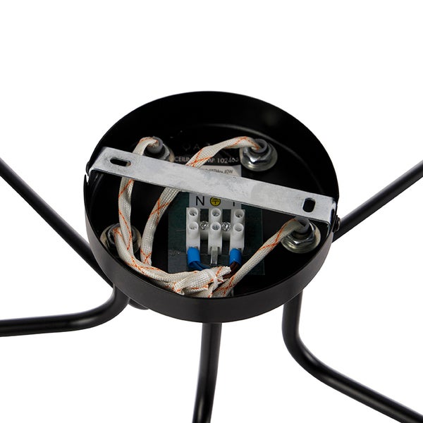 Deckenleuchte Detailansicht: Montageplatte mit Verkabelung und Klemmen.