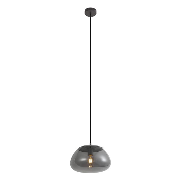 Moderne Hängeleuchte mit einem Glaslampenschirm in organischer Form und einem filigranen Kabel für die Deckenmontage.