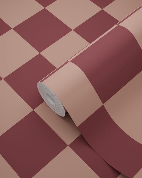 Tapetenrolle mit großflächigem Schachbrettmuster.