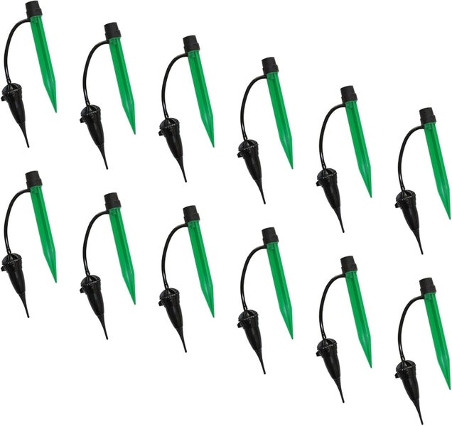 Set mit 12 Gartenbewässerungs-Tropfern auf Kunststoff-Erdspießen für das Micro-Drip-System zur gezielten Bewässerung von Pflanzen.