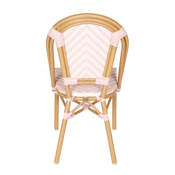 Bistrostuhl aus Kunststoffgeflecht mit Chevron-Muster in Rosa und Weiß, Gestell in Rattan-Optik, Rückansicht.