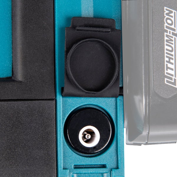 Detailansicht Akku-Bohrschrauber mit Ladeanschluss und Lithium-Ionen-Akku