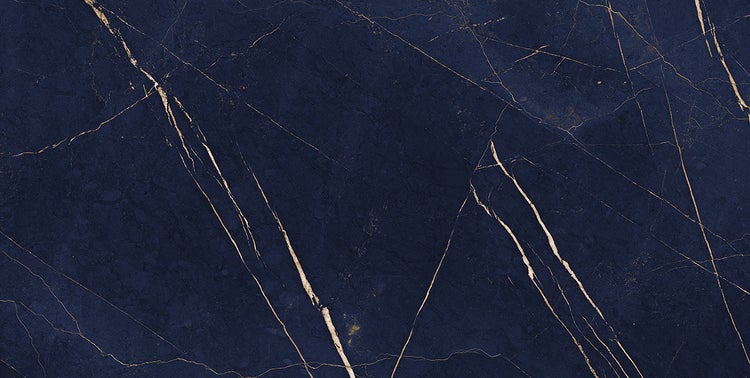Dunkelblaue Fliese mit Marmorierung
