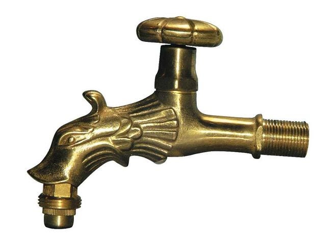 Dekoratives Auslaufventil aus Messing mit Drachenkopf-Motiv und rundem Griff für den Außenbereich.