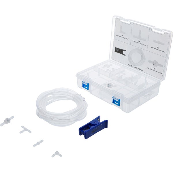 Set bestehend aus einem transparenten Schlauch, einem blauen Schlauchschneider und verschiedenen Kunststoffverbindern wie T-Stück und Rückschlagventil.