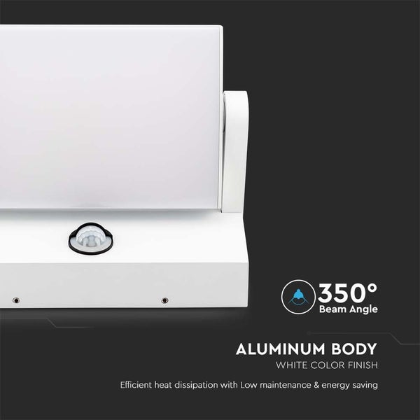 Weiße Außenleuchte mit Bewegungsmelder