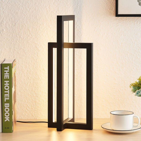 Moderne LED-Tischleuchte mit schwarzem geometrischem Rahmendesign aus sich kreuzenden Rechtecken und warmem Licht.