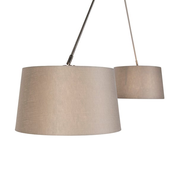 Moderne zweiflammige Pendelleuchte mit runden grauen Stoffschirmen und Metallstangen.