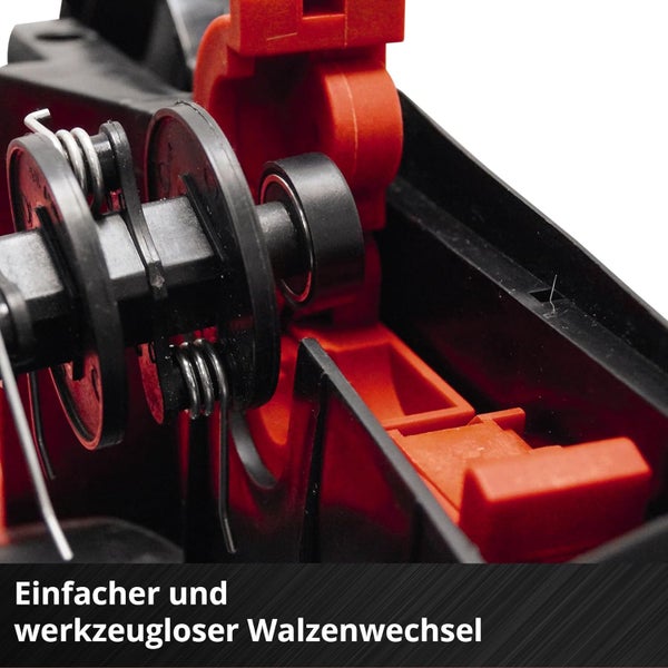 Nahaufnahme des Mechanismus für einen einfachen und werkzeuglosen Walzenwechsel bei einem Gartengerät.
