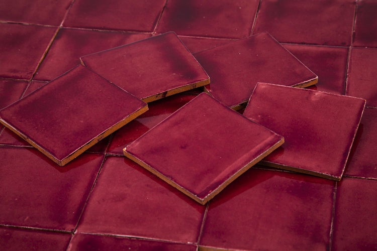 Quadratische Fliesen aus Keramik, Nahaufnahme