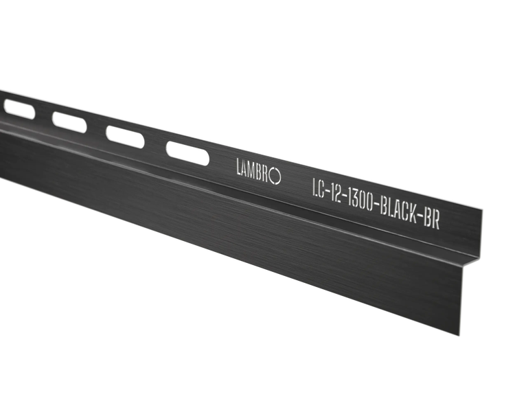 Lambro L-Profil aus gebürstetem Metall in Schwarz mit Langlöchern zur Montage.