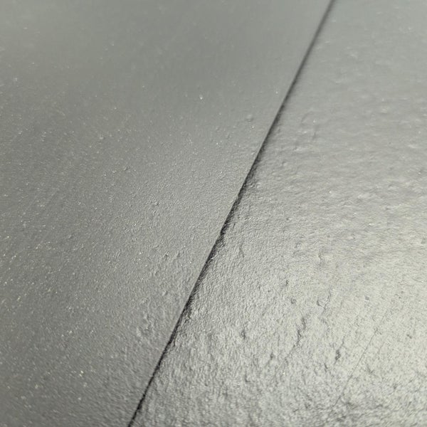 Nahaufnahme einer schwarzen Dachpappe