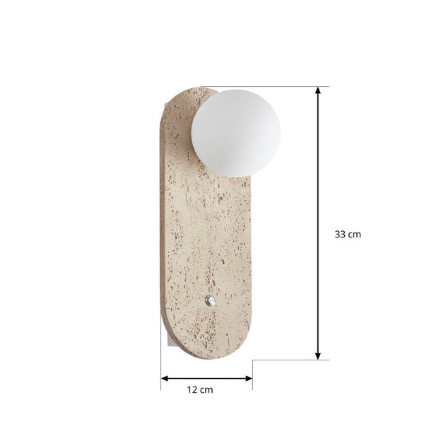 Wandleuchte mit ovaler Platte in Steinoptik und einer kugelförmigen Glasleuchte inklusive Druckschalter.