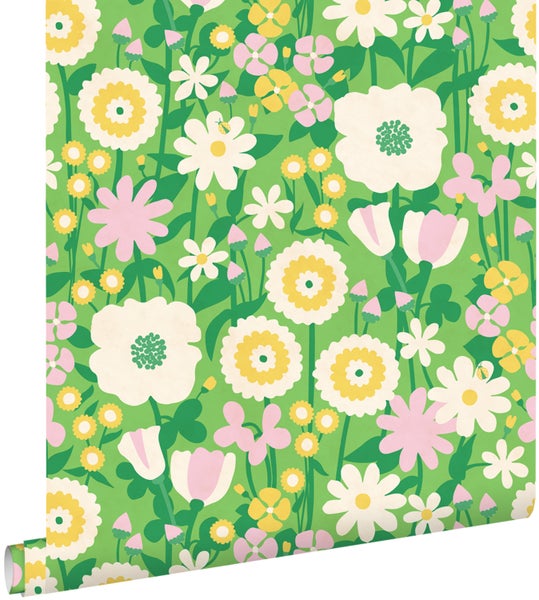 Vliestapete mit floralem Muster in Weiß, Gelb und Rosa auf grünem Hintergrund.