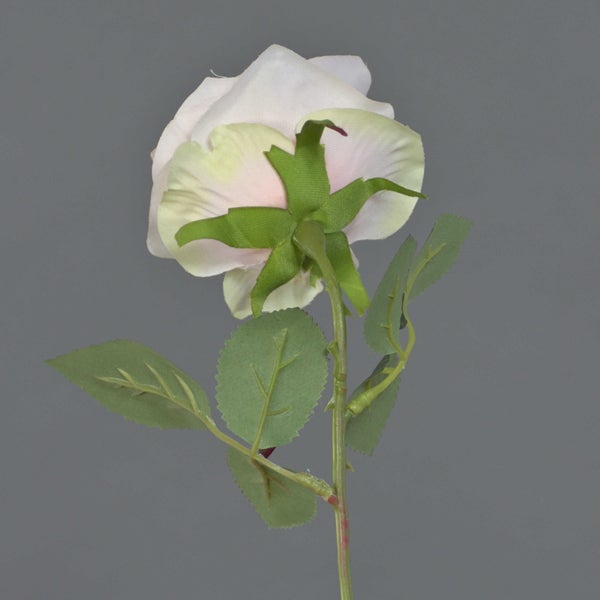 Künstliche Rose aus Textil in Rosa zur Dekoration.