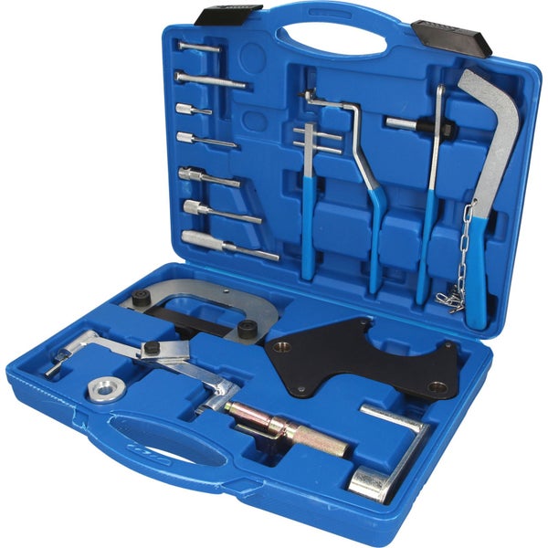 Werkzeugsatz zur Motorreparatur in blauem Werkzeugkoffer