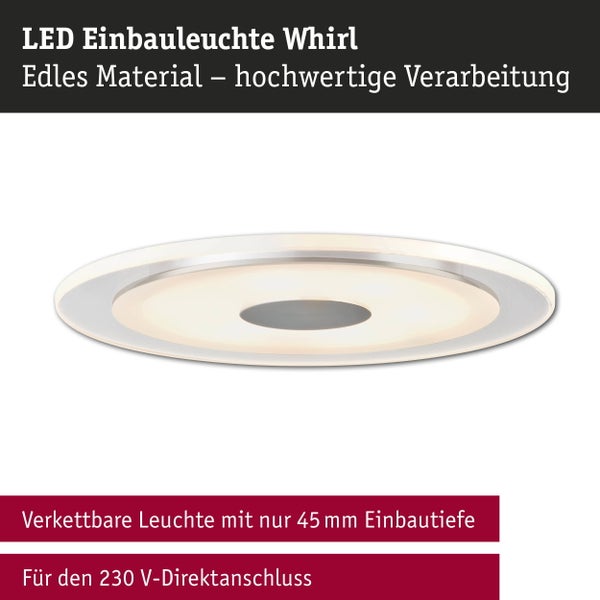Wohnzimmer mit Deckenleuchten, Sessel und Sideboard für eine helle und organisierte Atmosphäre