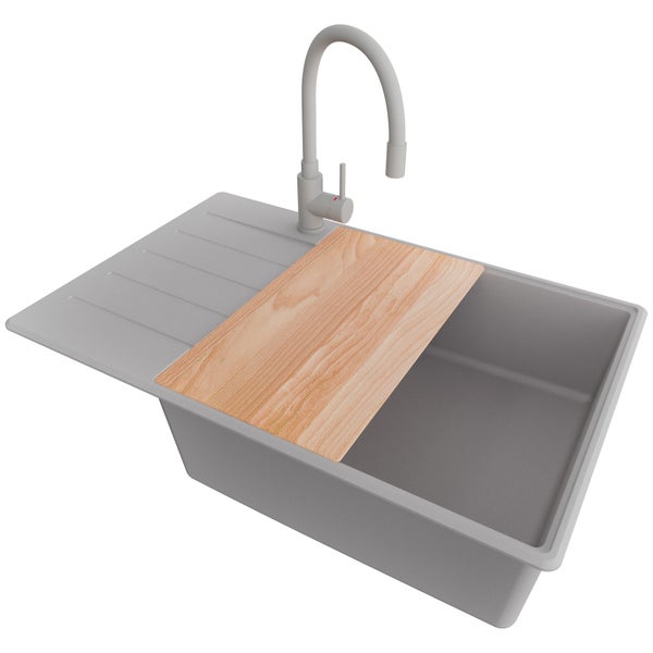 Spüle mit Armatur und Schneidebrett