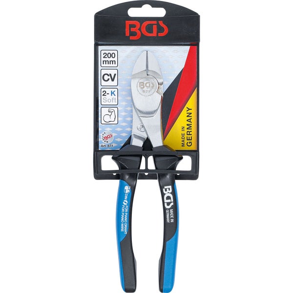 Steckdosenleiste mit vier Steckdosen und drei USB-Anschlüssen neben einem digitalen Multimeter von KS Tools