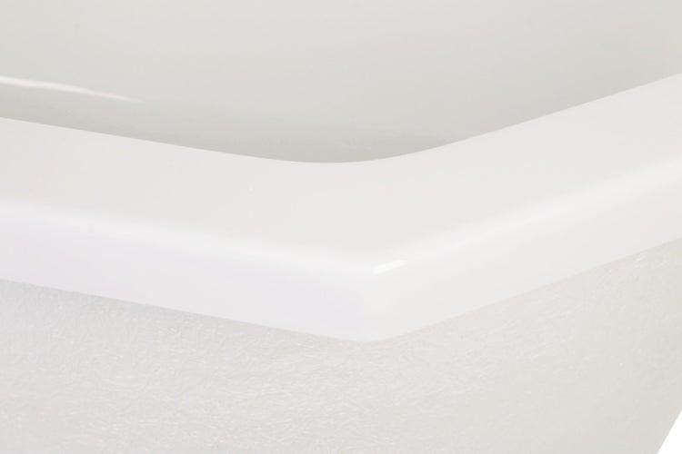 Detailansicht des Wannenrandes einer Acryl Badewanne