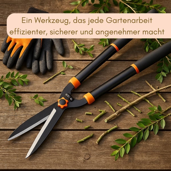 Gartenschere und Gartenhandschuhe auf Holztisch