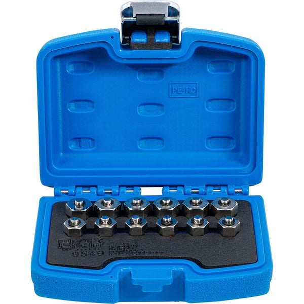 Werkzeugsatz mit Muttern in einem blauen Koffer