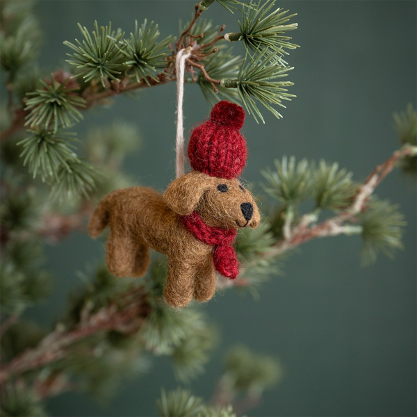 Weihnachtsbaumschmuck Wollhund mit Mütze und Schal am Baum