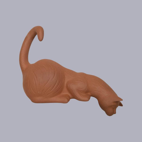 Katzenfigur aus Terrakotta, liegend, dekorative Gartenfigur.