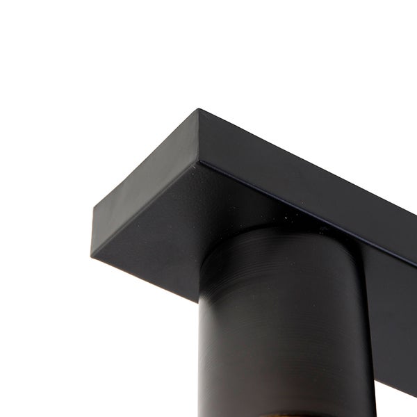 Detailaufnahme einer schwarzen Deckenleuchte