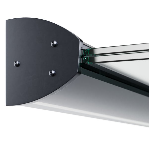 Detailansicht einer schwarzen Endkappe für ein Glasvordach mit drei Befestigungsschrauben und einem silbernen Metallprofil.