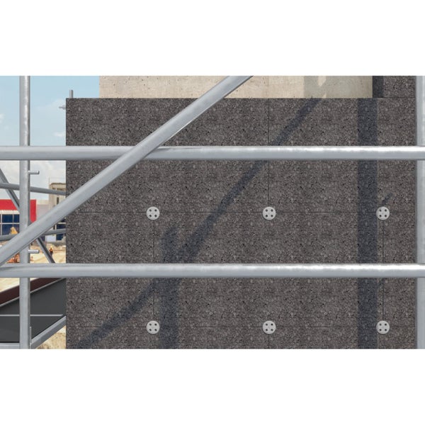 Fassade mit Dämmplatten und Gerüst